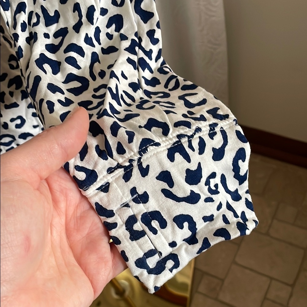 Vineyard Vines Leopard Print Pullover Girls XL - Picture 3 of 5